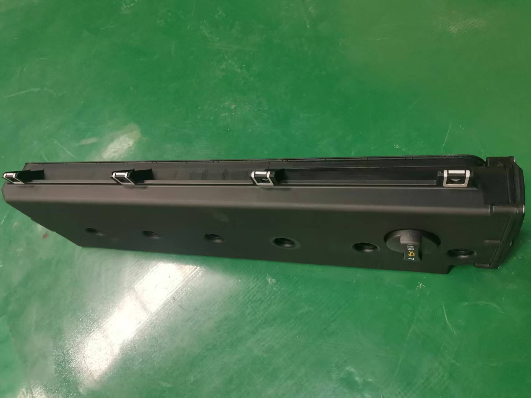路依茨奔腾OM906/OM926发起机汽缸盖罩