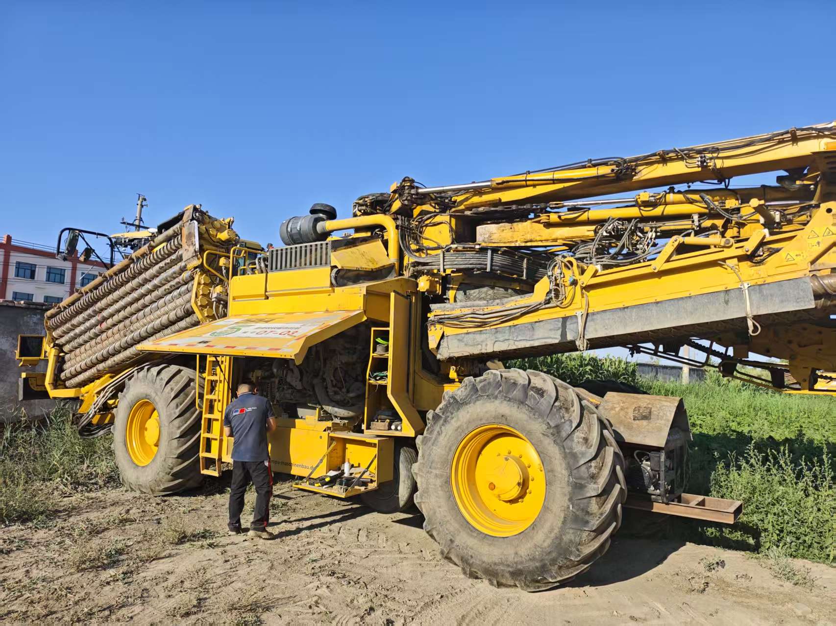 9df669ac0e4b5b649959271f6dcee517 新疆农机维保 ROPA收割机全方位检建作业